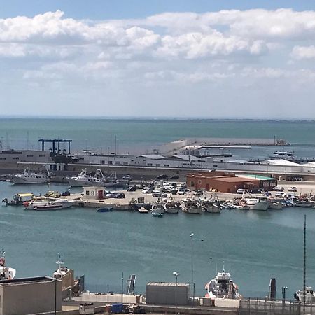 B&B Piazza Marconi Manfredonia Bagian luar foto