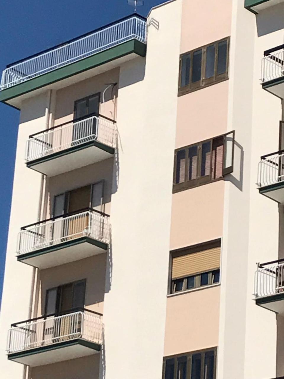 B&B Piazza Marconi Manfredonia Bagian luar foto